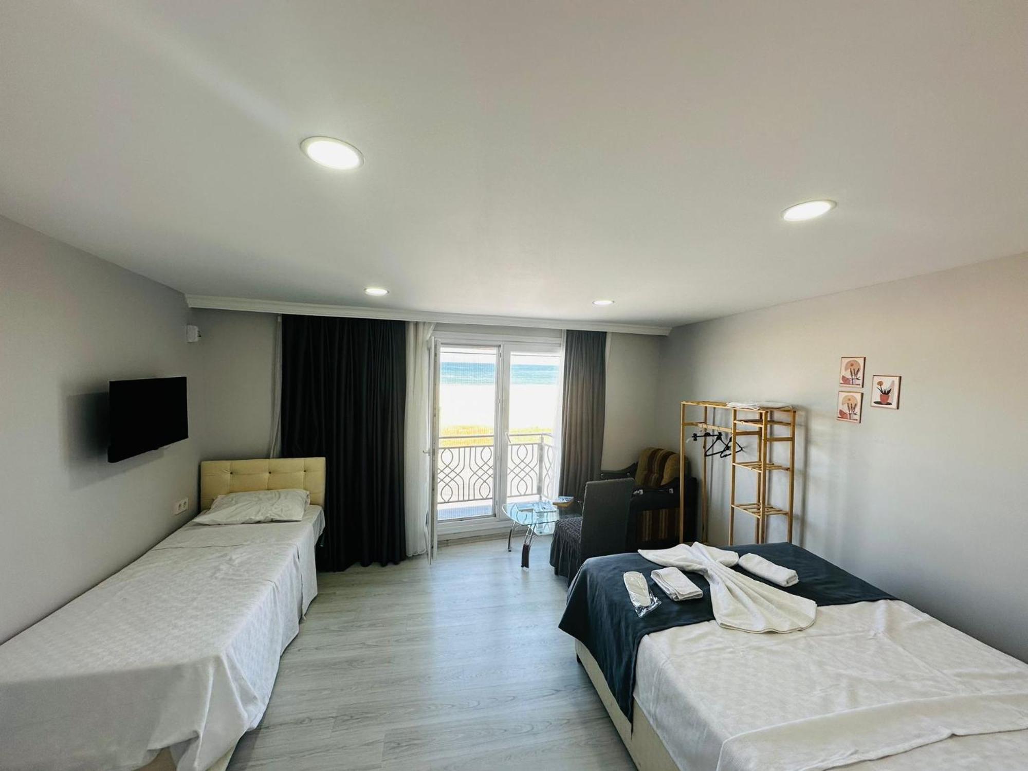 Holiday Beach Hotel Arnavutkoy ภายนอก รูปภาพ